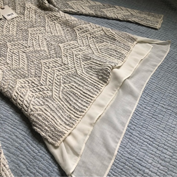 Lucky Brand Women’s Sweater Size Medium Chevron Layered White Grey Long Sleeve - Picture 10 of 16